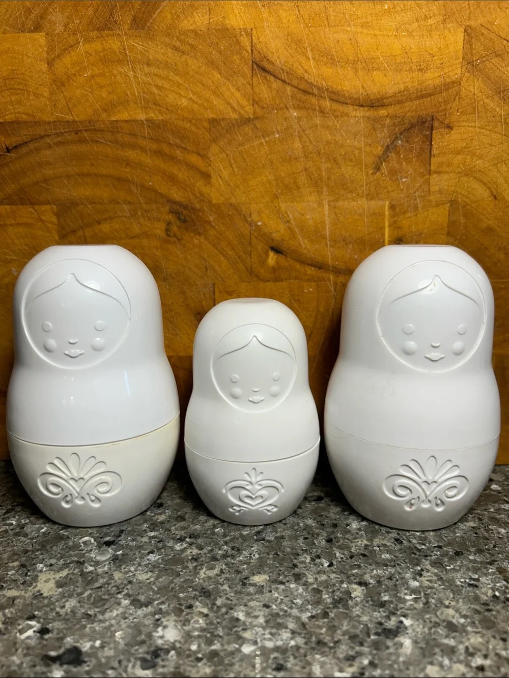 3 Nesting dolls measuring cups